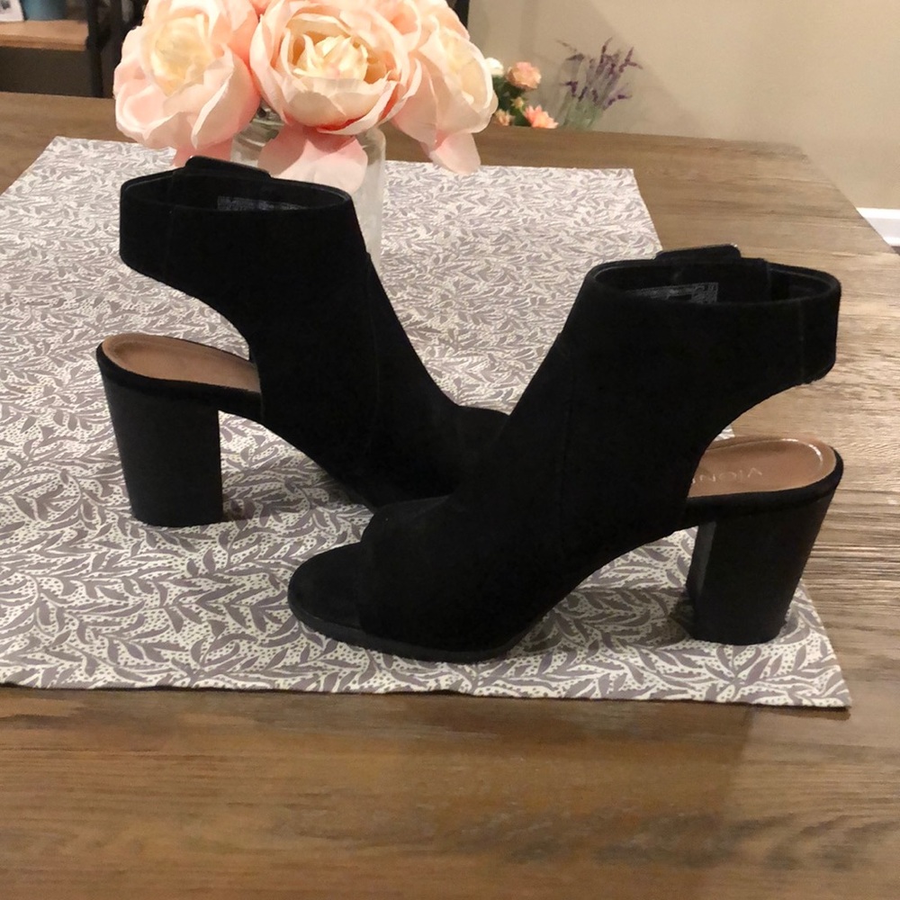 Vionic ankle strap suede sandals
